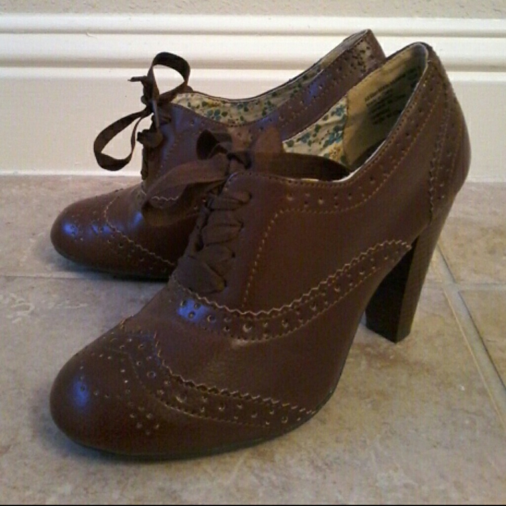 American eagle heels